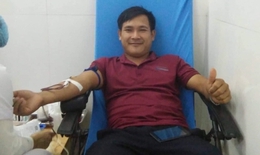 Trưởng thôn 8X vượt hơn 400km hiến máu hiếm cứu người